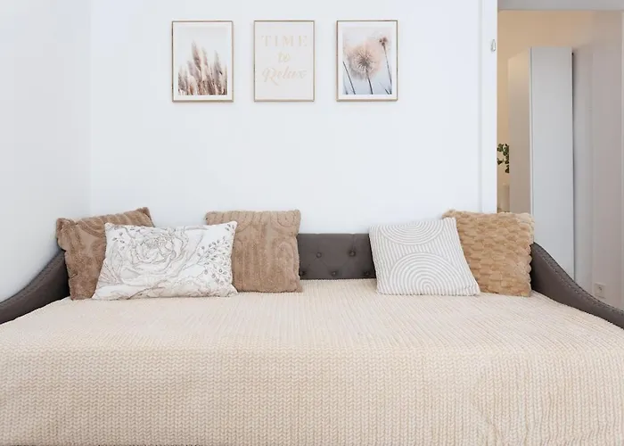 Renovated With Ac & Free Parking Apartment