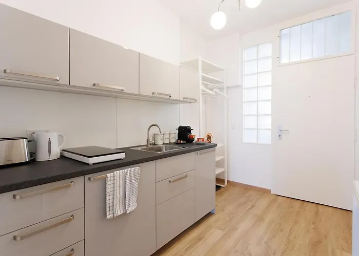 Apartment Renovated With Ac & Free Parking